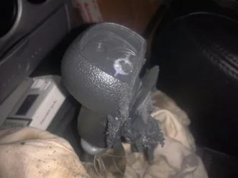 Как снять ручку КПП на приоре?