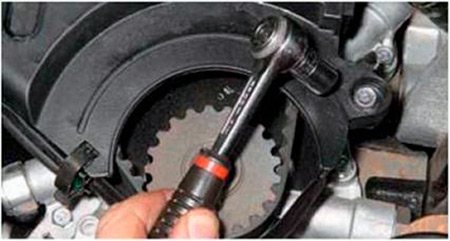 Снятие нижней крышки ГРМ