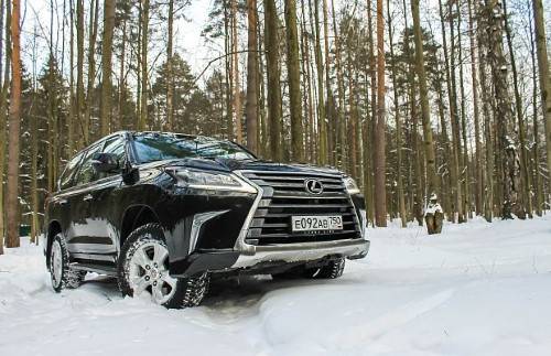 Если воспользоваться пневмоподвеской, то клиренс Лексус ЛХ 450д можно увеличить до 30 см.