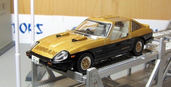 Nissan Cedric 1/64, модель из коллекции Tomica Limited Vintage